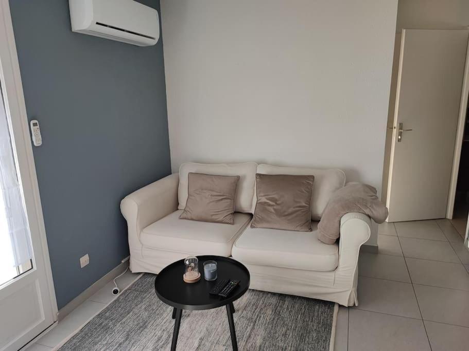 Charmant 2 Pieces A Aubenas 2Etoiles Apartment Exterior photo
