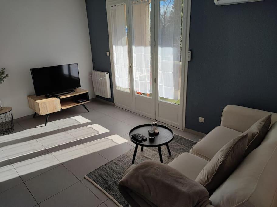 Charmant 2 Pieces A Aubenas 2Etoiles Apartment Exterior photo